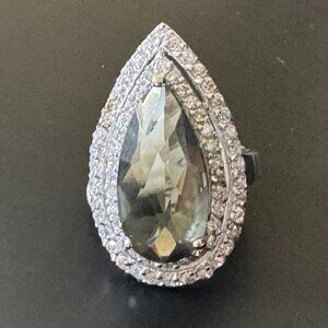 Brand new-Pear Shape Silver Ring with Stone in Dark Green